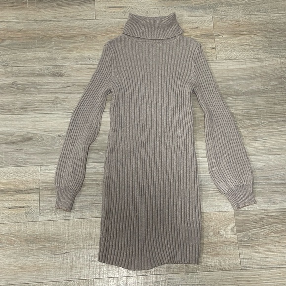 Long Sleeve Sweater Dress Size Small Tan - Picture 4 of 5